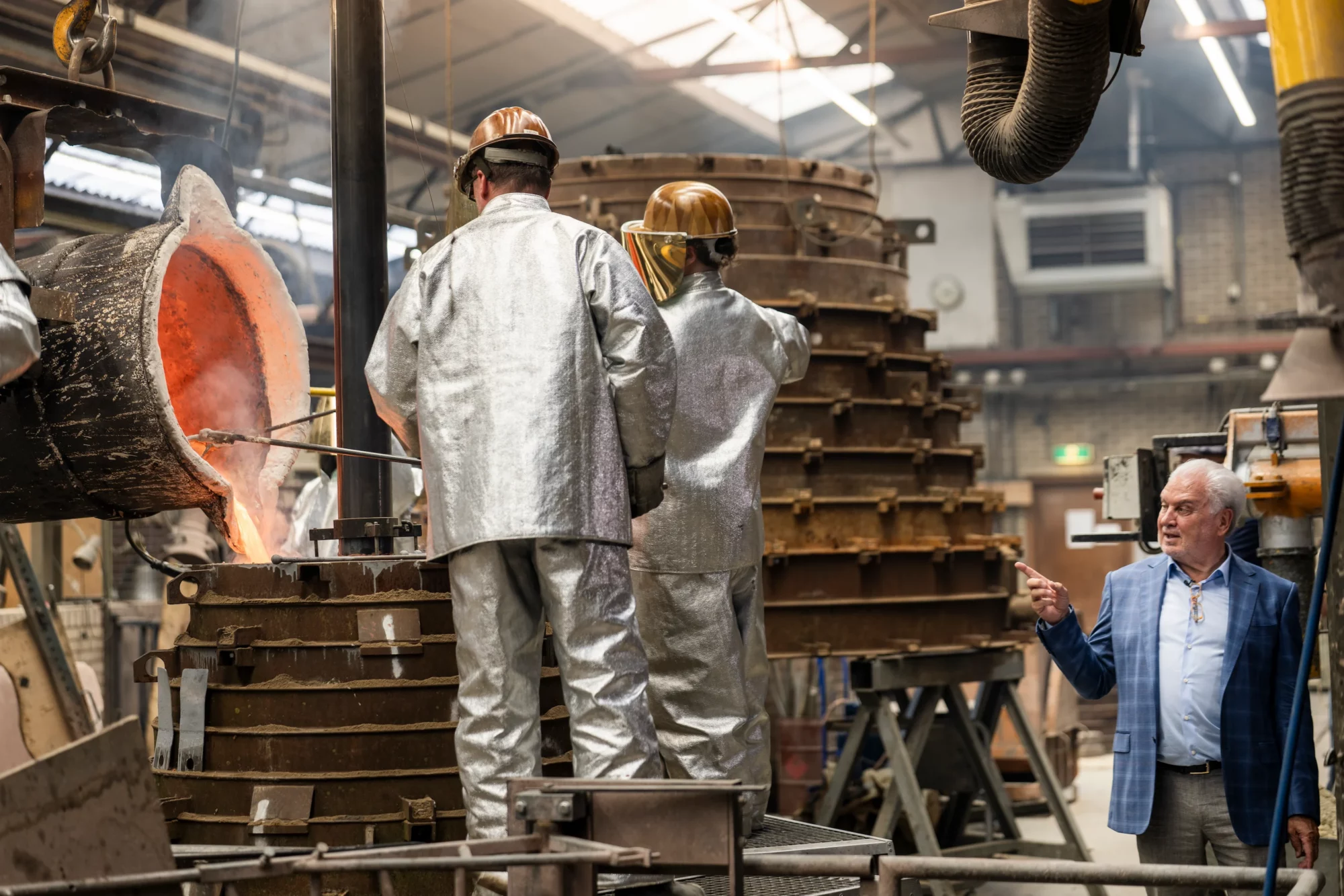 Gieten van de eerste klok voor de Singelbergbeiaard bij Koninklijke Eijsbouts in Asten.